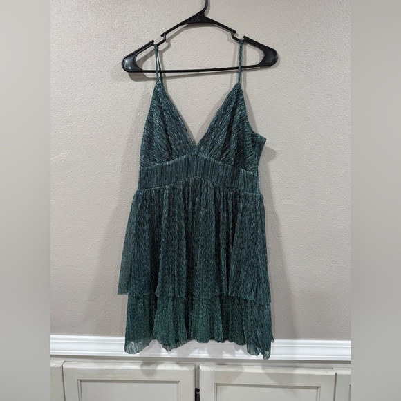 Buckle Trixxi Pleated Tiered Dress Shimmer - Picture 3 of 5